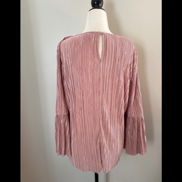 Vince Camuto Bell-Sleeve Pleated Pink Blouse - Picture 5 of 12